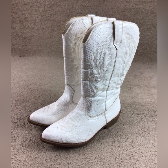 Coconuts by Matisse Faux snakeskin boots women’s size 7.5 white - Picture 1 of 16